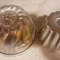 Due stampi per budini