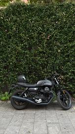 MOTO GUZZI V7 STONE 850 (2022)
