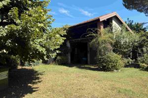 Rustico indipendente con area di mq.800