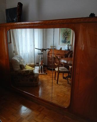 armadio con specchio