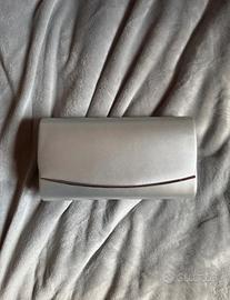 pochette con catenella argentata