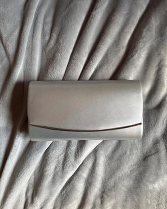 pochette con catenella argentata