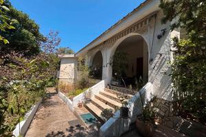 Villa 4 camere ampio giardino