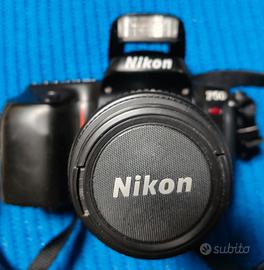 Macchina fotografica analogica (rullino)Nikon F50