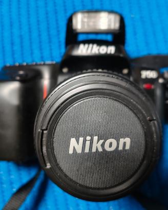 Macchina fotografica analogica (rullino)Nikon F50