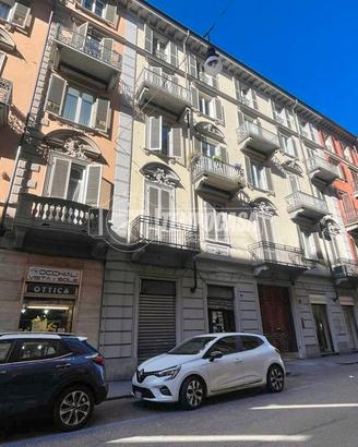 AMPIO LOCALE COMMERCIALE CON BOX/POSTO AUTO IN POS