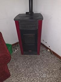 stufa a pellet perfettamente funzionante 