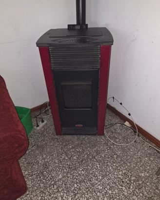 stufa a pellet perfettamente funzionante 