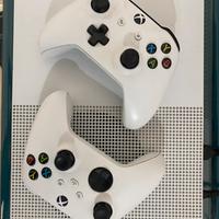 Xbox One S + 2 controller