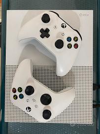 Xbox One S + 2 controller