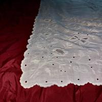 Lezuolo matrimoniale con ricco ricamo del 1870