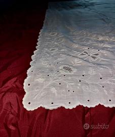 Lezuolo matrimoniale con ricco ricamo del 1870