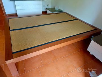 Letto giapponese con tatami e materassi