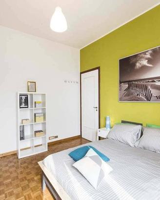 Stanza in appartamento di 219 m² a Corsico