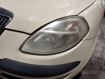 Proiettore sinistro LANCIA YPSILON del 2006