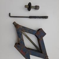 Sollevatore con chiave a crocchette.