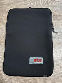Custodia STM Tablet o Netbook