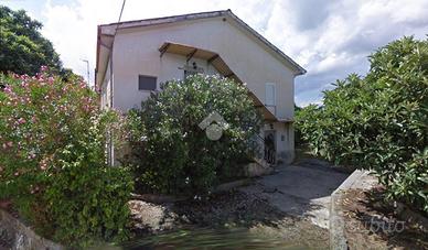 CASA SEMINDIPENDENTE A FONTECHIARI