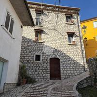CASA INDIPENDENTE A CAMPOLI DEL MONTE TABURNO