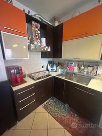 Cucina componibile con elettrodomestici