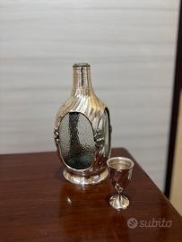 Bottiglia argento e vetro