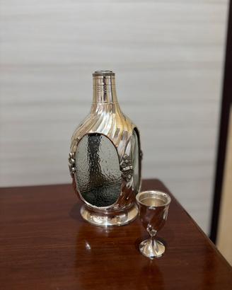 Bottiglia argento e vetro