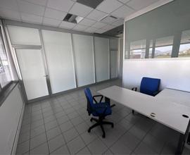 Ufficio con accesso indipendente arredato