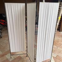 Separet in ferro battuto con tenda bianca