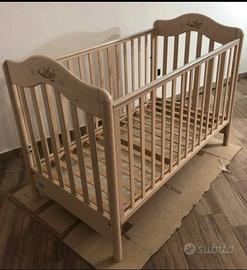 Lettino con sponde per bambini con materasso 