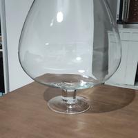 vaso di vetro a forma calice di cognac 