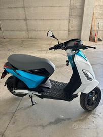 scooter elettrico  piaggio 