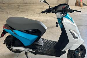 scooter elettrico  piaggio 
