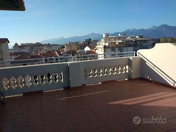 Monolocale sul lungomare di viareggio fronte mare