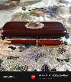 Penna con astuccio in legno (placca in argento)