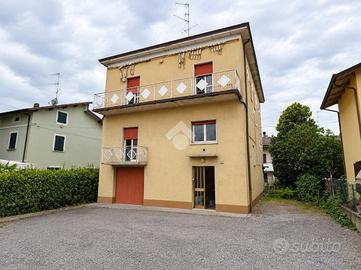 4 LOCALI A CADELBOSCO DI SOPRA