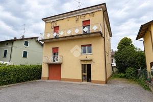 4 LOCALI A CADELBOSCO DI SOPRA