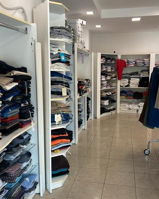 Arredamento con tutta la merce
