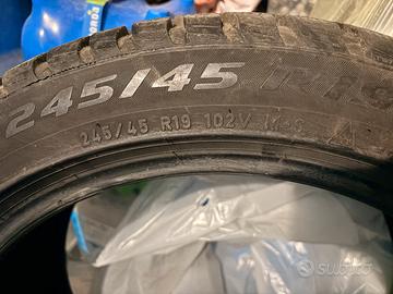 245/45/19 102v