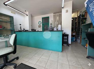 NEGOZIO A MONTESARCHIO