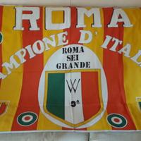 bandiera Roma e poster Totti