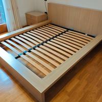 Letto matrimoniale stile moderno in legno