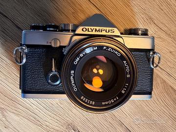 OLYMPUS OM-1
