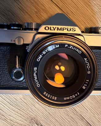 OLYMPUS OM-1