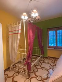 letto singolo a baldacchino