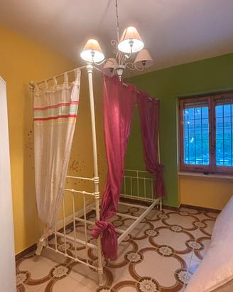 letto singolo a baldacchino