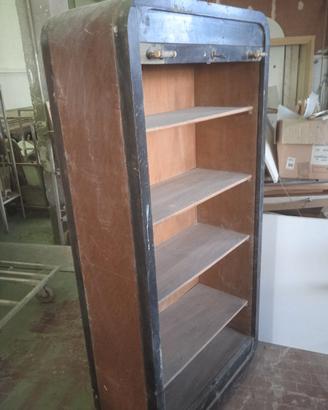 libreria vintage chiusura serrandina in stoffa