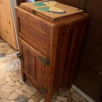 Frigo antico in legno