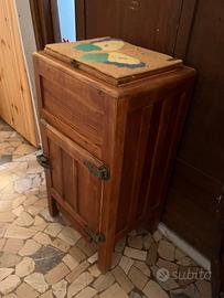 Frigo antico in legno