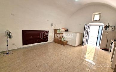 Monovano con ingresso indipendente, in zona Piazza