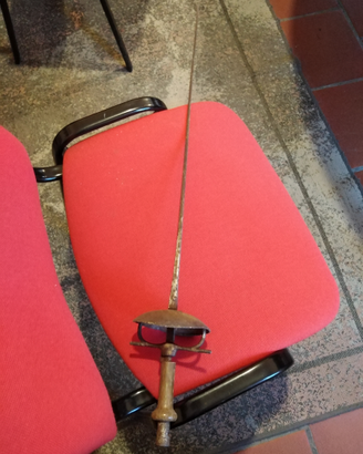 Antica vecchia spada fioretto da scherma